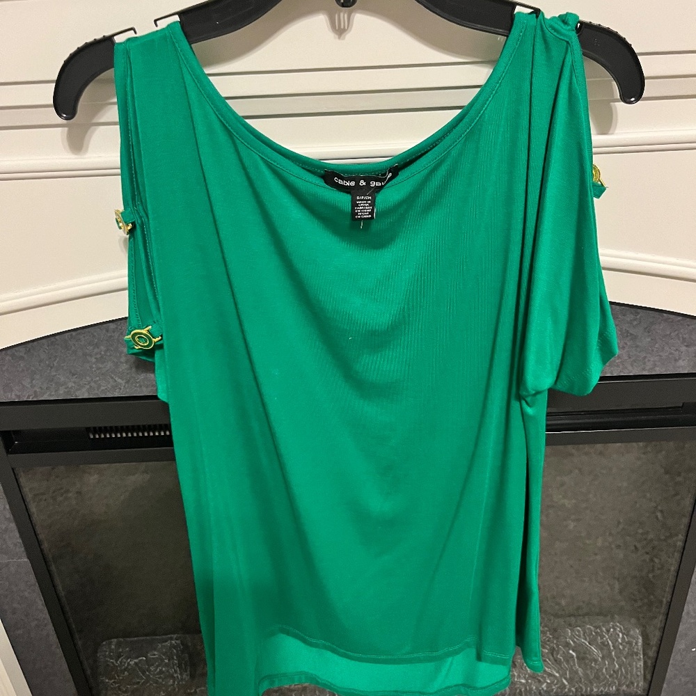 Green open sleeve blouse